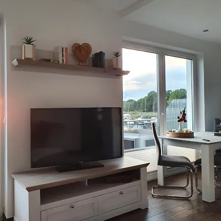 Moderne Mit Balkon Direkt An Der Peene *