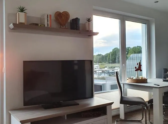 Moderne Mit Balkon Direkt An Der Peene *